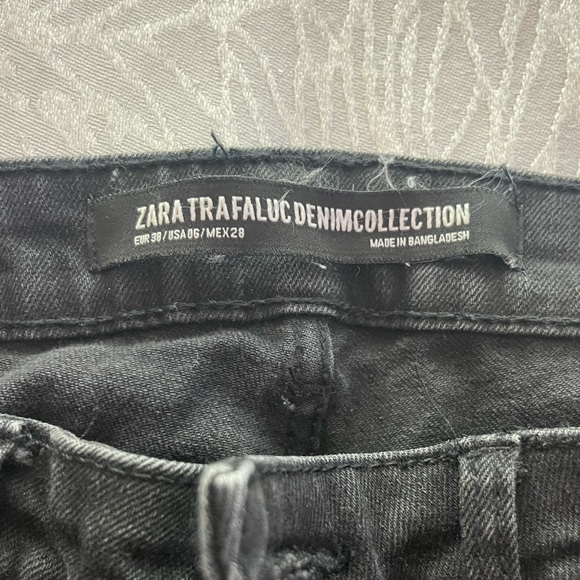 Zara black stretch jean with a tiger lace on the sides !!! - Picture 3 of 3